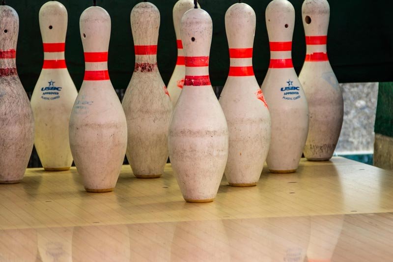 entertaining-bowling-golf